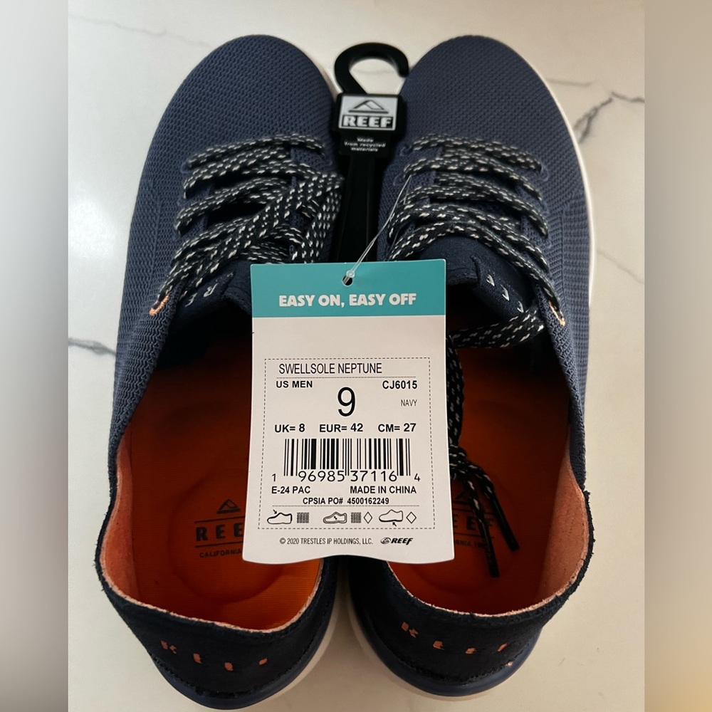 NWT Reef Swellsole Neptune in Navy. Size 9